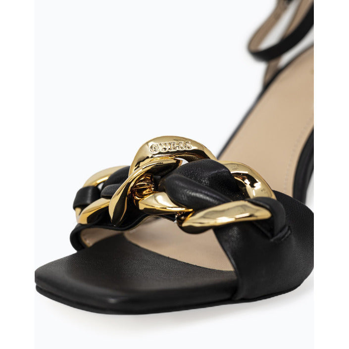 Guess donna sandalo nero con fascia e catena intrecciata  in oro tacco a rocchet