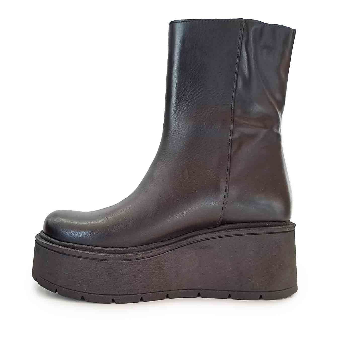 Made in Italy in pelle con zeppa e zip