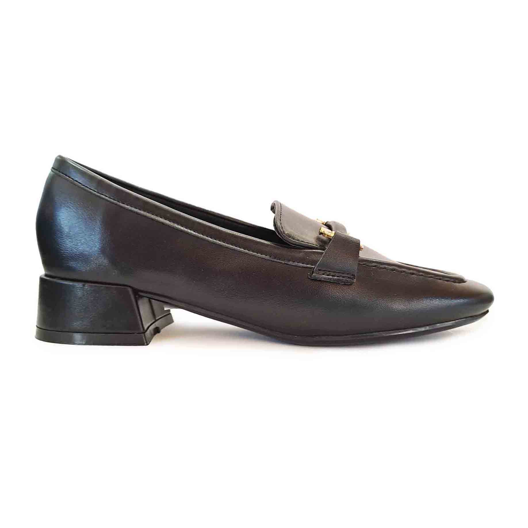 Mocassino con tacco 30 ed applicazione oro in pelle NERO
