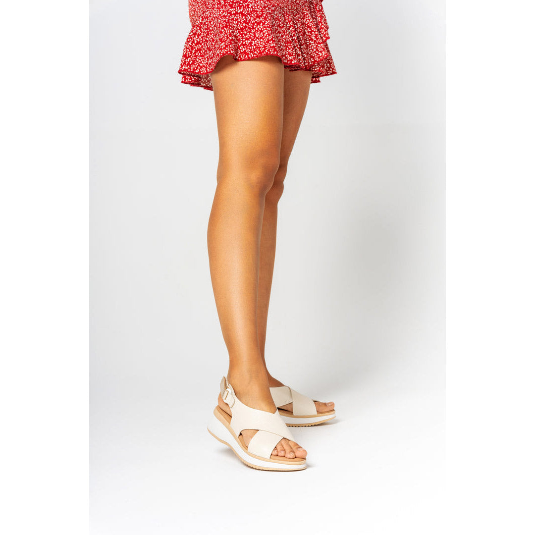 Prignani sandali in pelle con incrocio a strappo in pelle Beige
